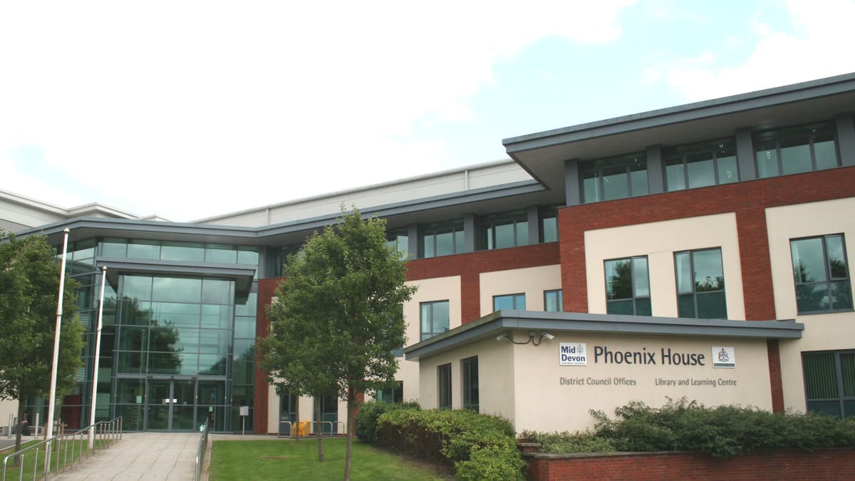 Mid Devon’s sole planning enforcement officer quits creditoncourier.co.uk